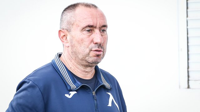 Треньорът на Левски Станимир Стоилов говори пред клубната телевизия след