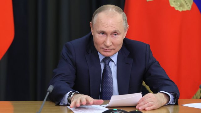 Владимир Путин подписа указ с който се въвежда военно положение