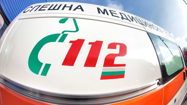 Трима са пострадали при катастрофа между лек автомобил БМВ 540