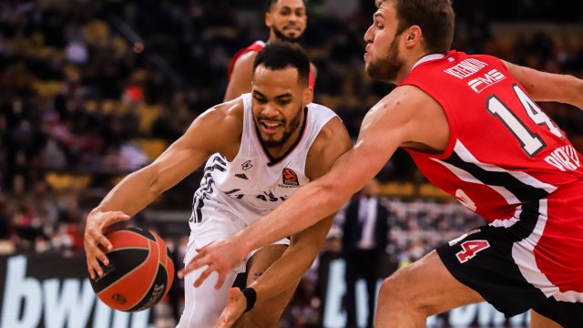 Александър Везенков изигра поредния си блестящ мач в баскетболната Евролига