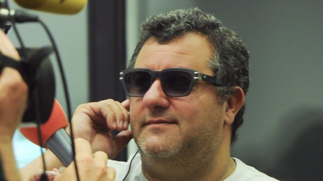 Смъртта на футболния агент Мино Райола оставя след себе си