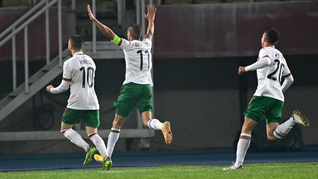 Футболистите от националния ни отбор спечелиха гостуването си в Скопие