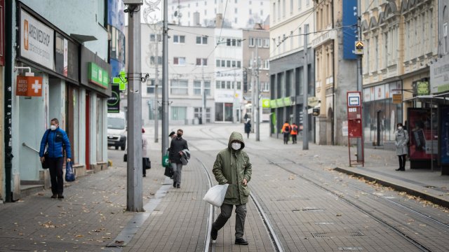 Словакия разхлаби днес ковид ограниченията като неваксинираните вече имат право