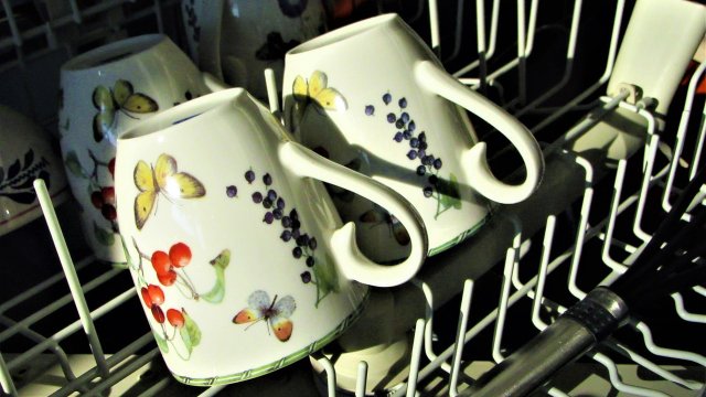 Съдомиялната машина е истински добър помощник в миенето на съдове