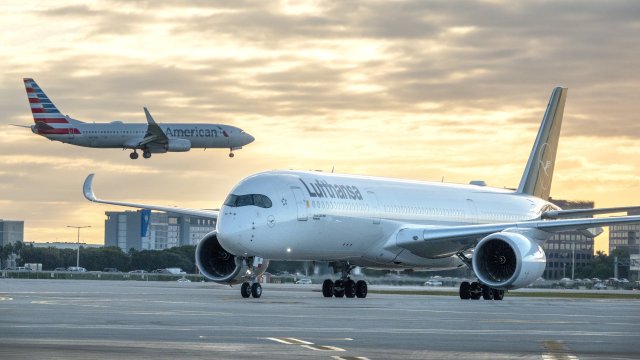 Предупредителната стачка на наземния персонал на най големия европейски превозвач Lufthansa