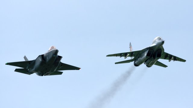 САЩ и Южна Корея започнаха едно от най големите си съвместни военновъздушни