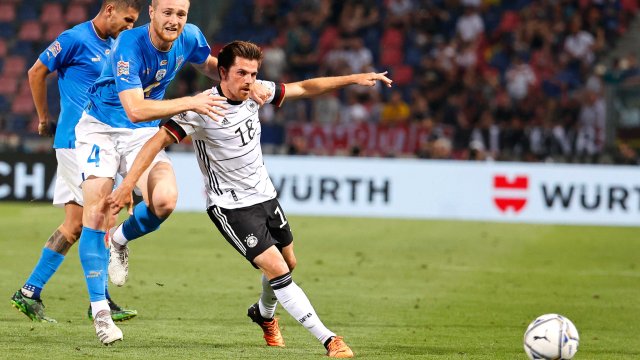 Италия и Германия завършиха наравно 1 1 в мач от група