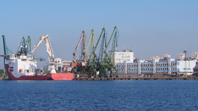"Пристанище Варна" ЕАД ще продължи да изпълнява водената до момента