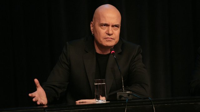 От различни страни чувам въпроси преминаващи в крясъци Декларацията Слави