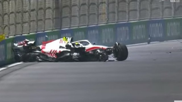 Тежка катастрофа прекъсна квалификацията за Гран При на Саудитска Арабия,