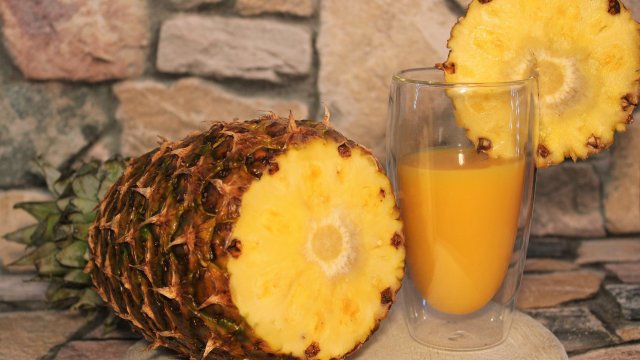 В сока от ананас се съдържат още витамин В6 фолиева