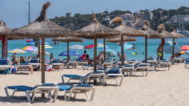 В България и в Кипър туристическият бранш тръпне в несигурност