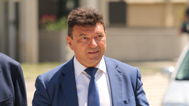 Тричленен състав на Върховния касационен съд оставя в сила решението