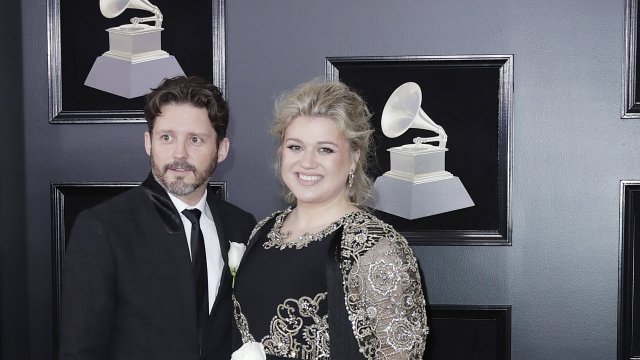 Разводът между Кели Кларксън и Брандън Блексток най накрая приключи 39 годишната