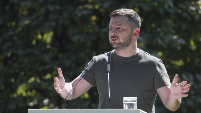 Руските сили обстрелват територията на Запорожката ядрена централа за да