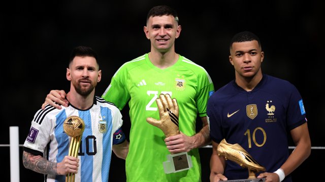 В последните 15 години всички във футбола спорят кой е