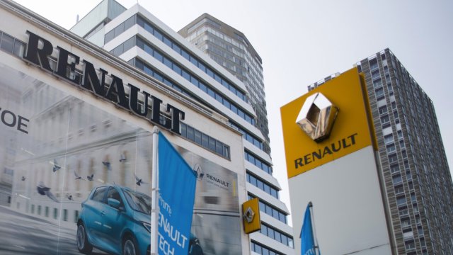 Френският производител Renault Group реши да спре производствените си дейности