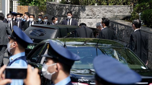 Нападателят на бившия японски премиер Шиндзо Абе е използвал самоделно