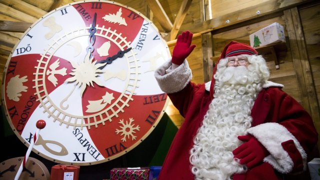 Дядо Коледа се отправи на своята обиколка по света за