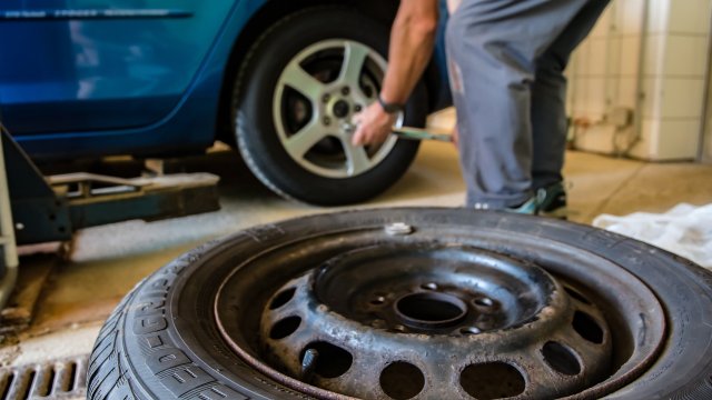 Наред със сезонната смяна на гуми си струва да извършите