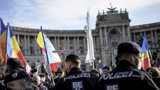 В Австрия продължават протестите срещу противоепидемичните мерки и намерението на