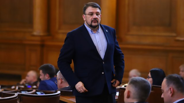 Настимир Ананиев ще съди Слави Трифонов заради скандала с Нексо