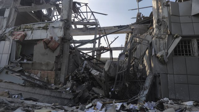 Продължават сраженията за Северодонецк Президентът Володимир Зеленски коментира че именно