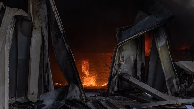 В украинския град Рубижне в Луганска област ракети са разрушили