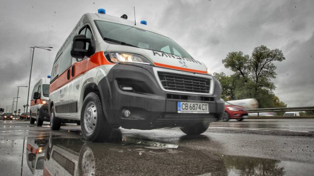 Двама души са с опасност за живота след тежка катастрофа