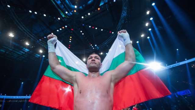 Кубрат Пулев нокаутира Франк Мир в последните секунди на първия