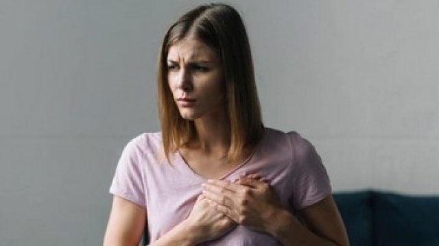 Най-често срещаният тип болка в гърдите е свързан с менструалния