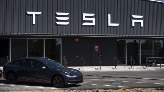 Главният изпълнителен директор на Tesla Илън Мъск заяви че конкурентните
