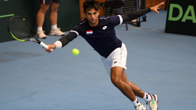 Димитър Кузманов започна с убедителна победа участието си в квалификациите