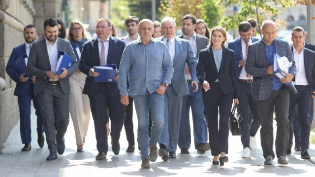 ГЕРБ подаде документи за регистрация в ЦИК за предсрочните парламентарни