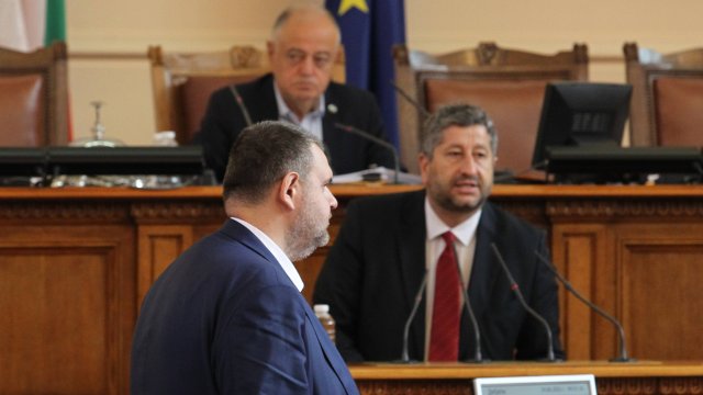 Със 171 гласа за и 36 против депутатите решиха да