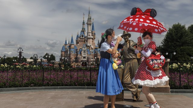 Шанхайският комплекс на Дисни внезапно затвори врати след като китайските