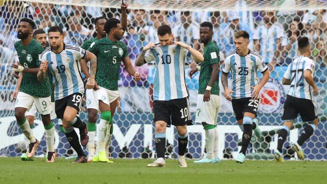 Аржентина поведе, но сензационно загуби с 1:2 от Саудитска Арабия