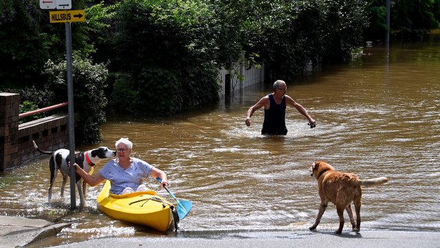 Мащабните наводнения в Австралия се разрастват съобщава SBS News Отправено