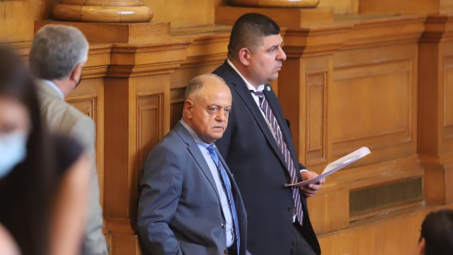 Да бъде изслушан чрез видеоконферентна връзка от парламентарната комисия за