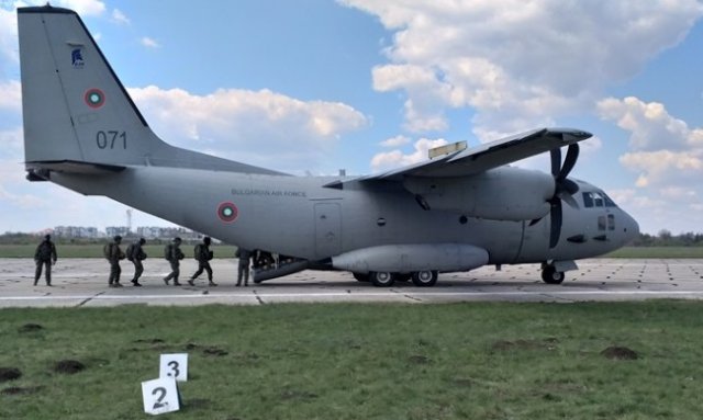 Дежурен екипаж на самолет Спартан от авиобаза Враждебна е бил