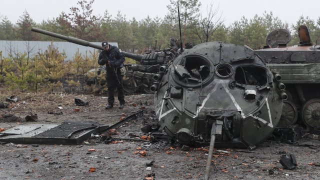 Деветдесет процента от обсадения украински пристанищен град Мариупол е разрушен