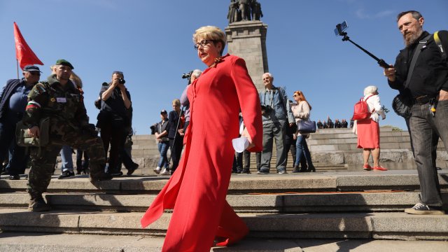 Наблюдаваме безпрецедентна в своя мащаб кампания по пренаписването на историята