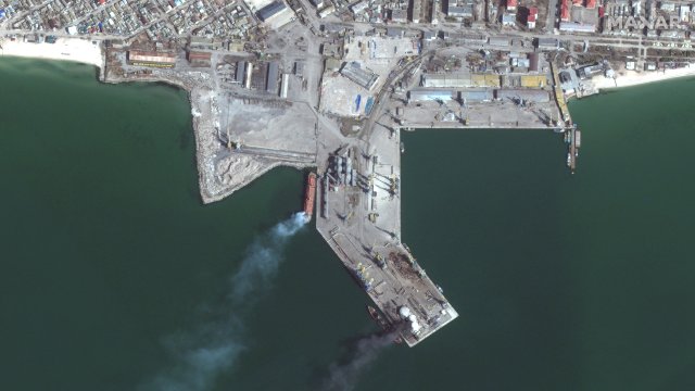 Няколко ракети са ударили украинския пристанищен град Одеса съобщи Ройтерс