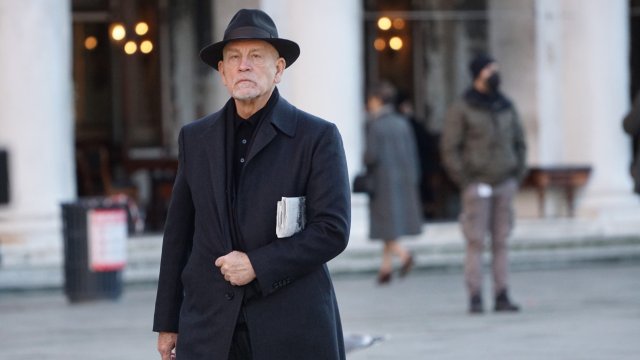 Холивудската звезда Джон Малкович пристигна в София Актьорът който познаваме