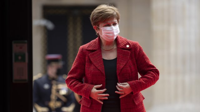 Разпространението на варианта Омикрон на коронавируса може да доведе до