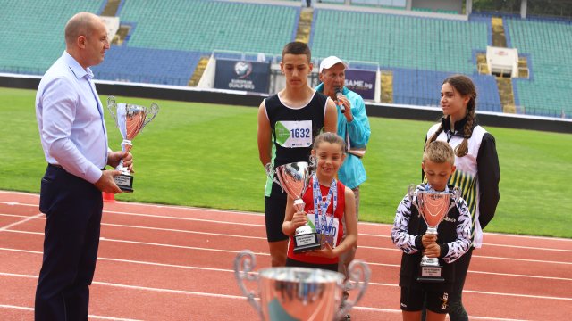 Президентът Румен Радев даде старт на състезанието по лека атлетика