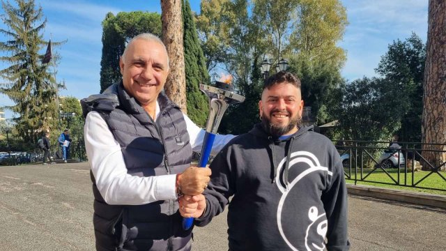 По инициатива на Асоциация Докосни дъгата  Христо Стоичков занесе факела на