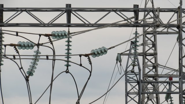 Таванът на помощите които отпуска държавата на небитовите потребители заради