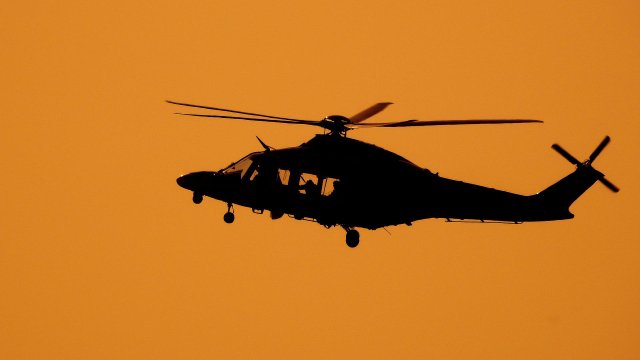 В Италия изчезна хеликоптер със 7 души на борда Издирването