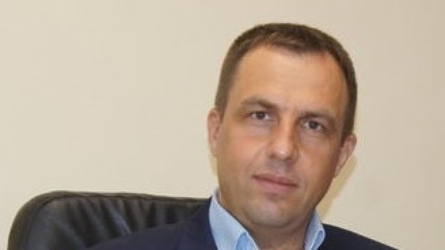 Министърът на финансите Росица Велкова освободи Павел Тонев от поста